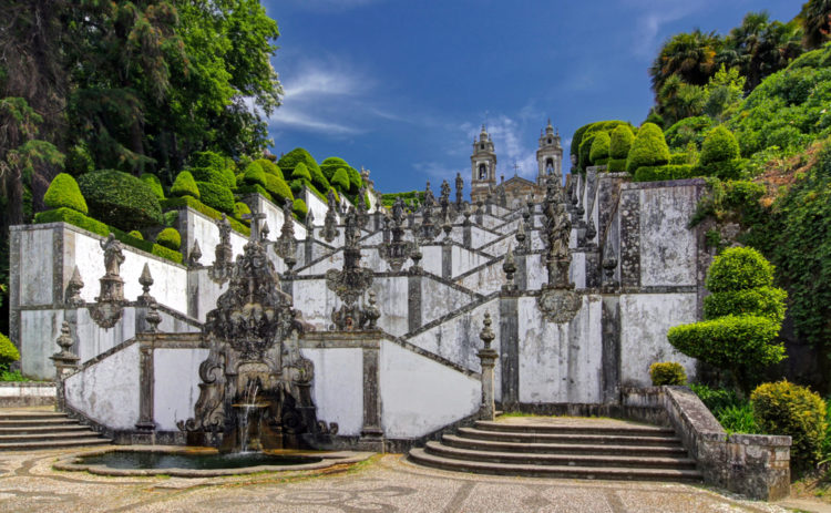 Quinta da Regaleira: Keajaiban Arsitektur dan Alam di Sintra, Portugal