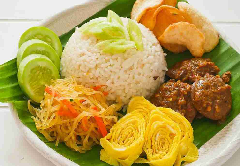 “Nasi Uduk: Makanan Tradisional Khas Betawi yang Menggugah Selera”