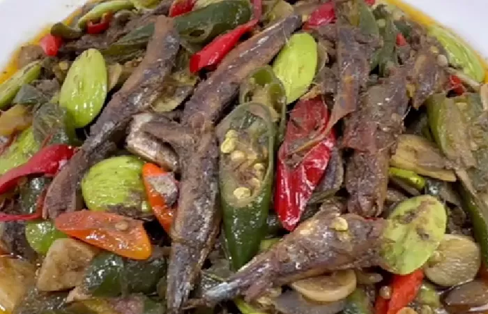 Makanan Ikan Asin Cabe Ijo: Rasa Pedas dan Gurih yang Menggoda