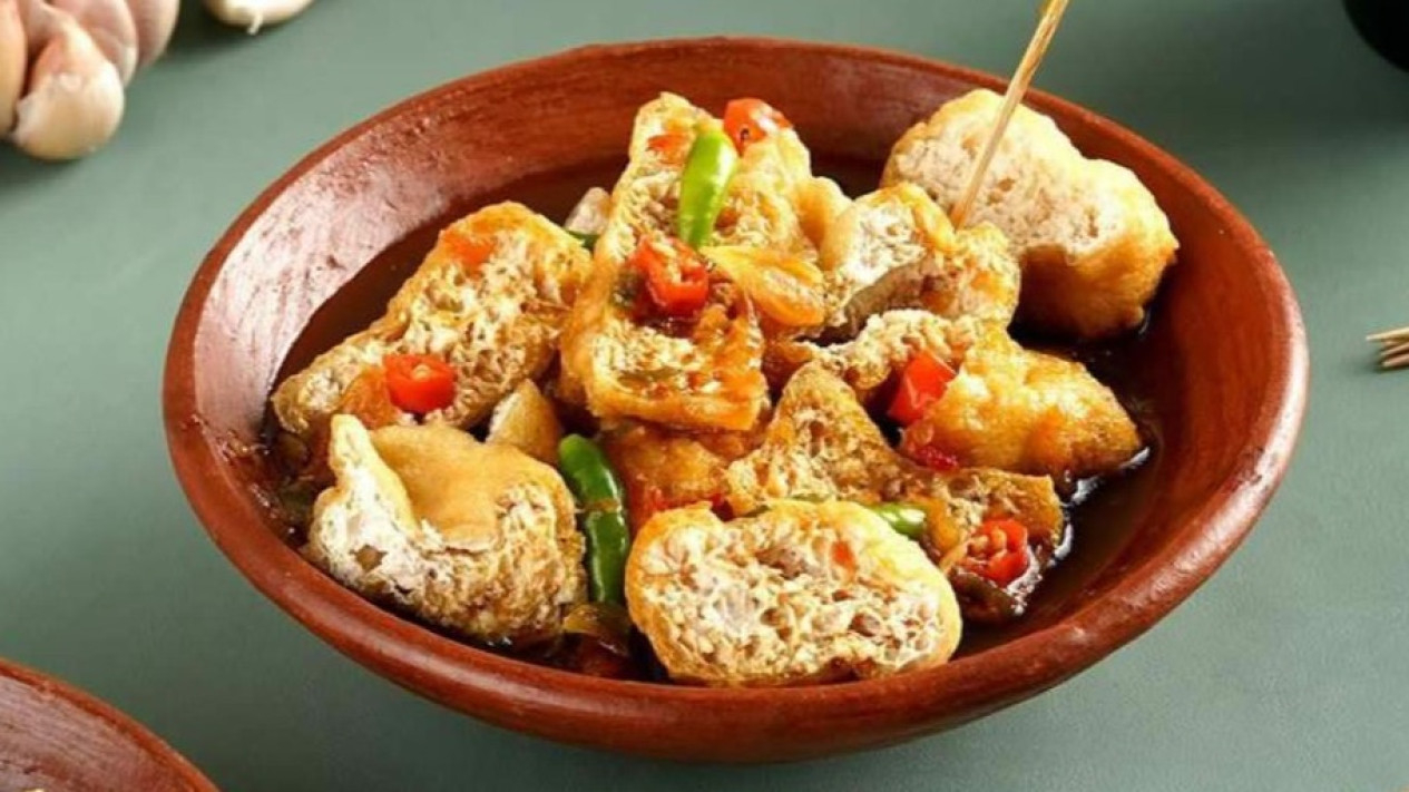 Makanan Tahu Gejrot: Camilan Pedas dan Segar dari Cirebon