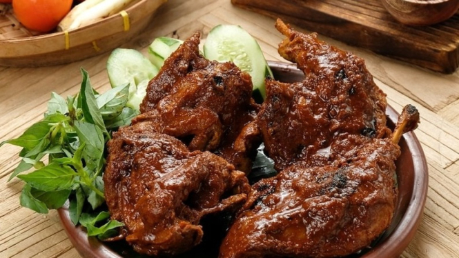 Mengenal Lezatnya Makanan Bebek Lalapan yang Menggoda Selera