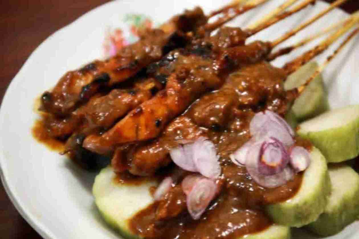 “Kelezatan Sate Madura yang Menggoda Selera”