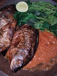 Makanan Ikan Asap Sambal Terasi: Lezat dan Menggugah Selera