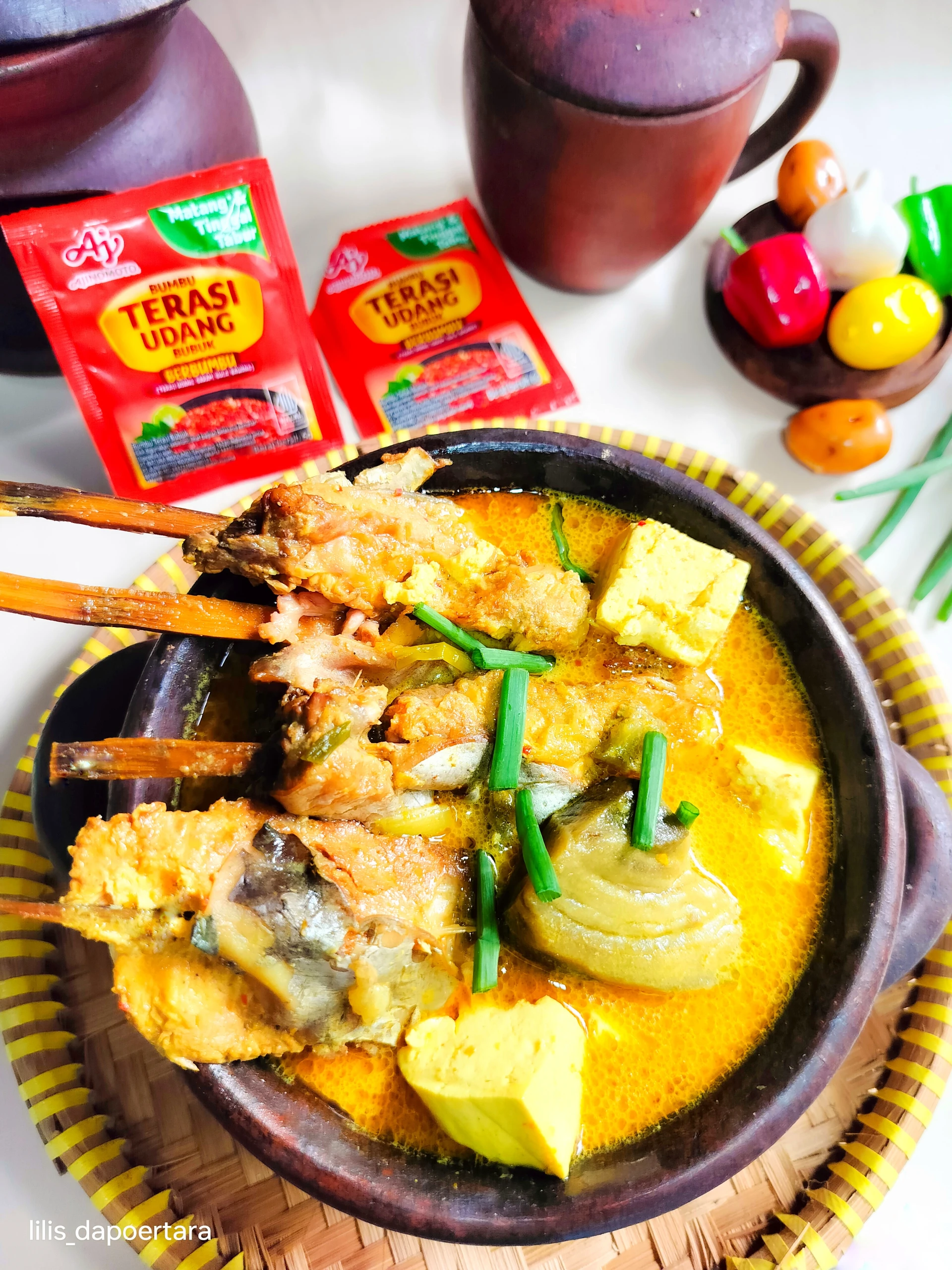 Mengenal Lezatnya Makanan Ikan Asap Kuah Santan yang Menggugah Selera