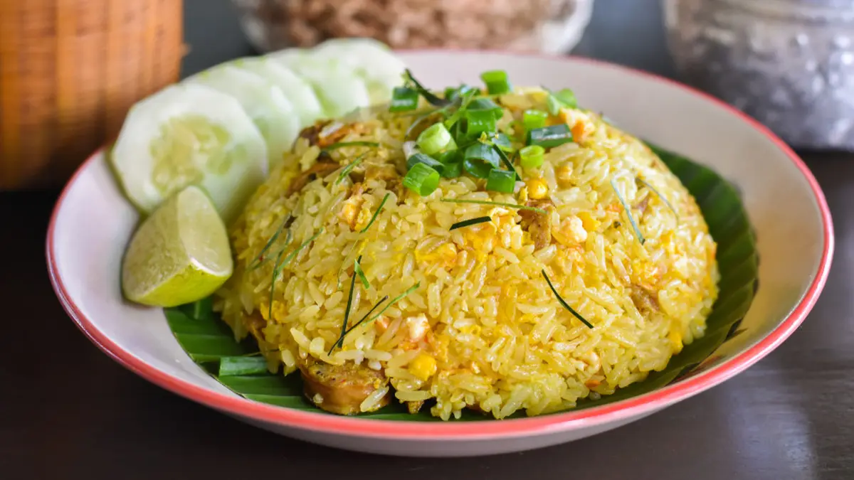 Mengenal Lezatnya Nasi Goreng Kuning, Hidangan Khas Indonesia