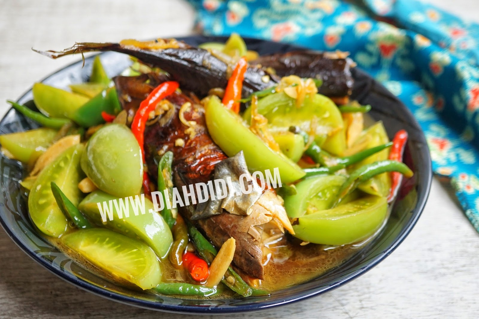 Resep Oseng Ikan Asap Tomat yang Lezat dan Mudah Dibuat