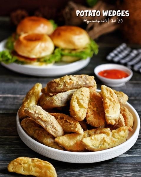 Kentang Wedges dengan Saus BBQ: Camilan Gurih dan Lezat