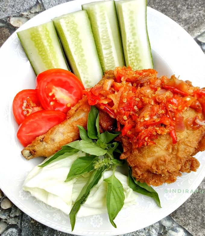 Mengenal Ayam Geprek Sambal Mercon: Rasa Pedas Menggoda