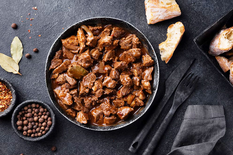 Mengenal Lezatnya Semur Daging, Hidangan Tradisional Indonesia
