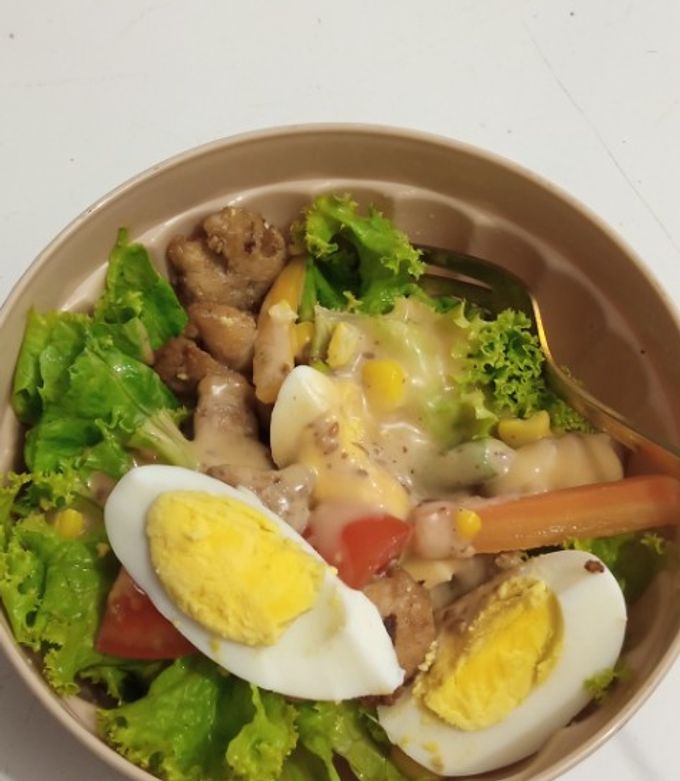 Resep Salad Ayam Panggang yang Segar dan Lezat