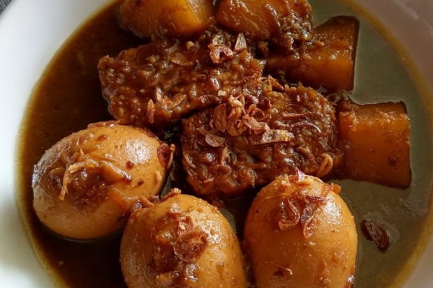 Resep Semur Kentang Telur: Lezat dan Mudah Dibuat di Rumah