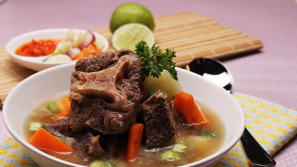 Mengenal Lezatnya Sop Buntut: Sup Daging Klasik Indonesia