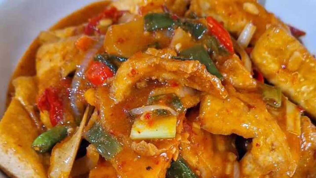Lezatnya Makanan Tahu Seafood dengan Saus Padang yang Menggoda