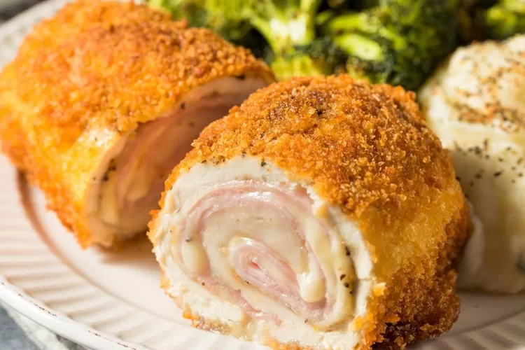 Mengenal Cordon Bleu: Hidangan Lezat dengan Daging dan Keju