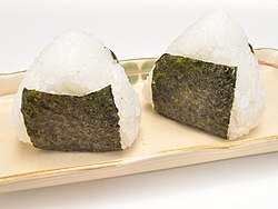 Mengenal Lebih Dekat Makanan Onigiri: Camilan Tradisional Jepang