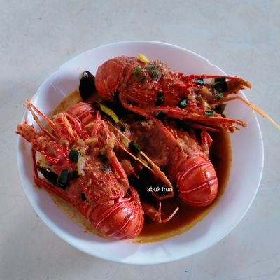 Mengenal Lezatnya Lobster Saus Padang, Sajian Seafood Spesial
