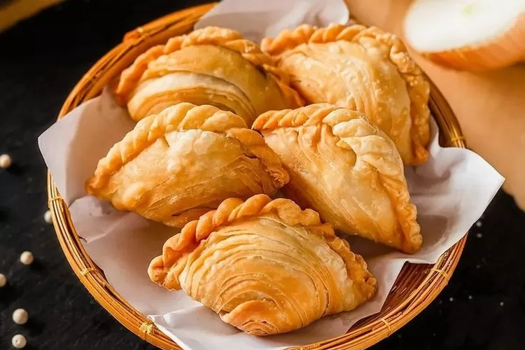 Mengenal Lezatnya Makanan Chicken Curry Puff yang Menggoda