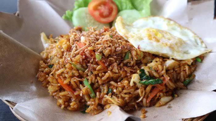 Mengenal Lezatnya Nasi Goreng Tek-Tek, Cita Rasa Otentik Indonesia
