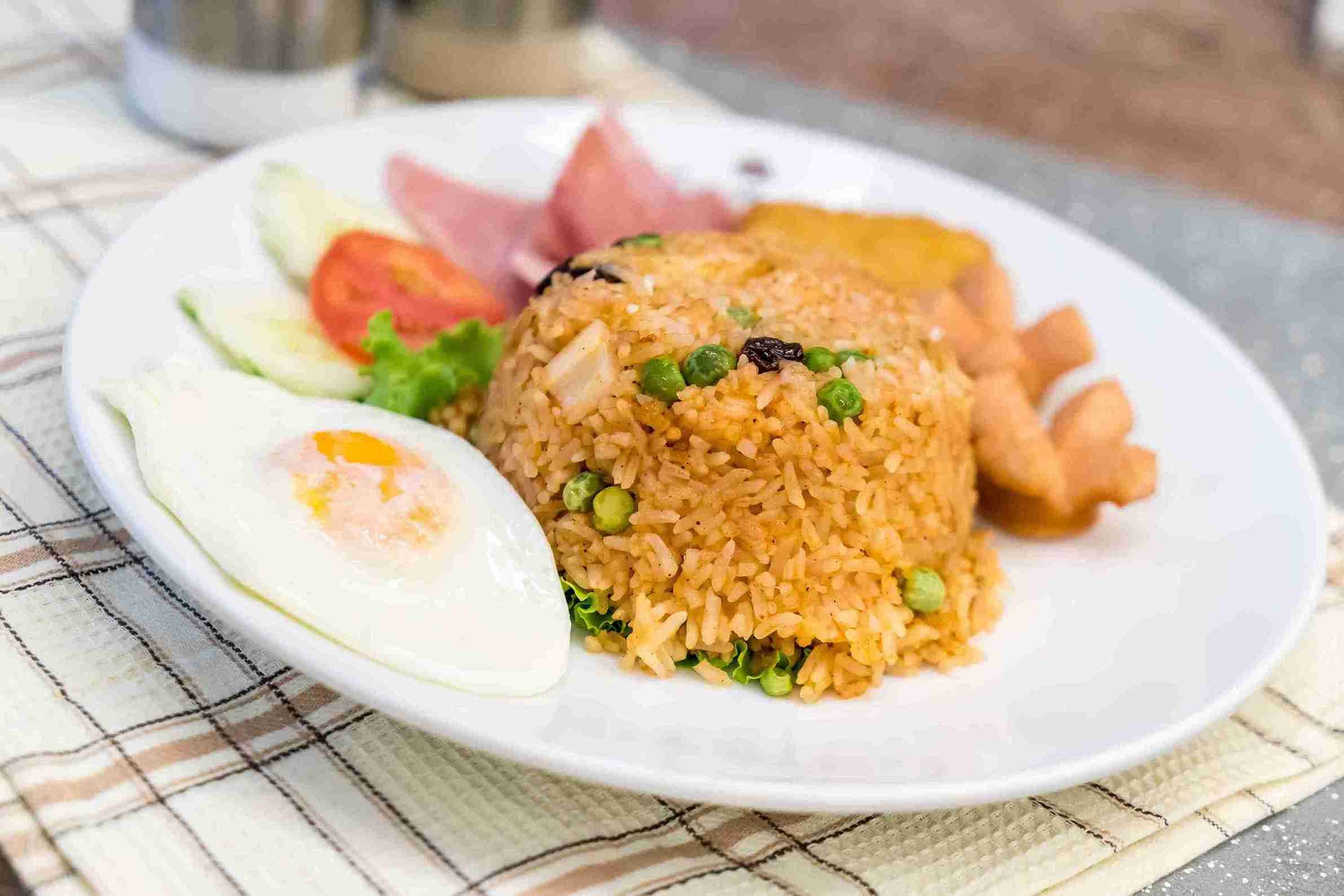 Nasi Goreng Ayam: Hidangan Lezat dan Mudah Dibuat di Rumah